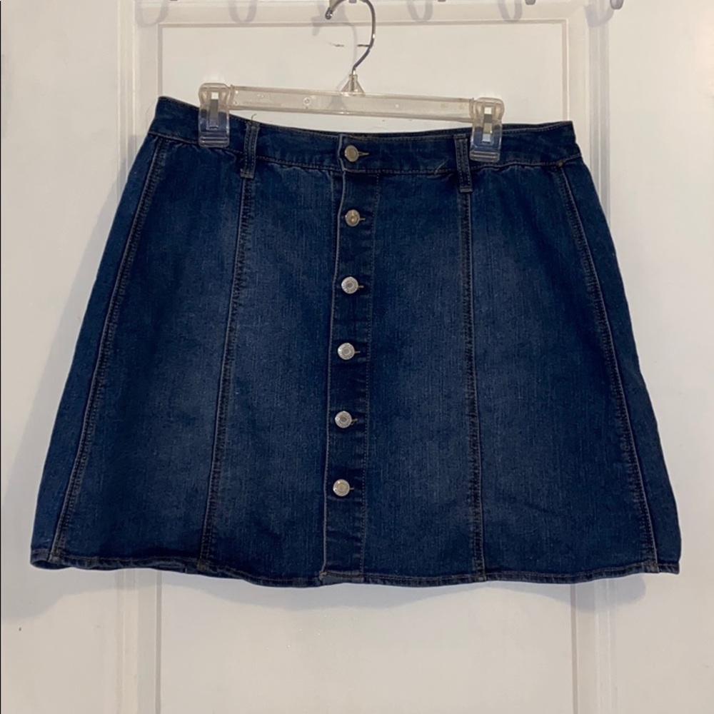 Button denim skirt